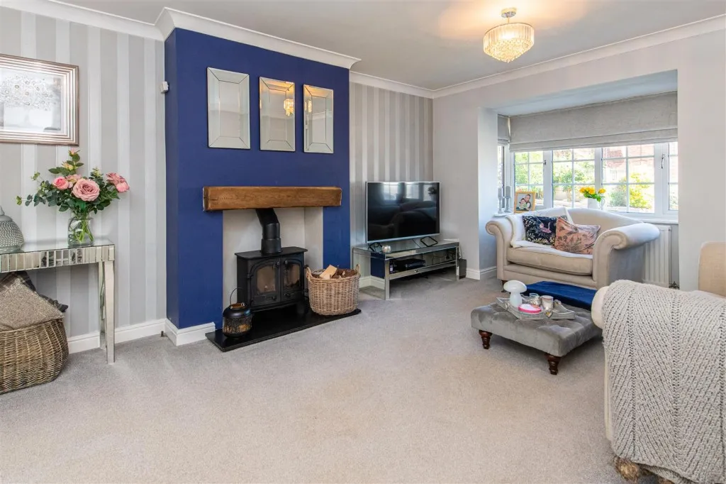 Court Drive, Kettering, photo 3