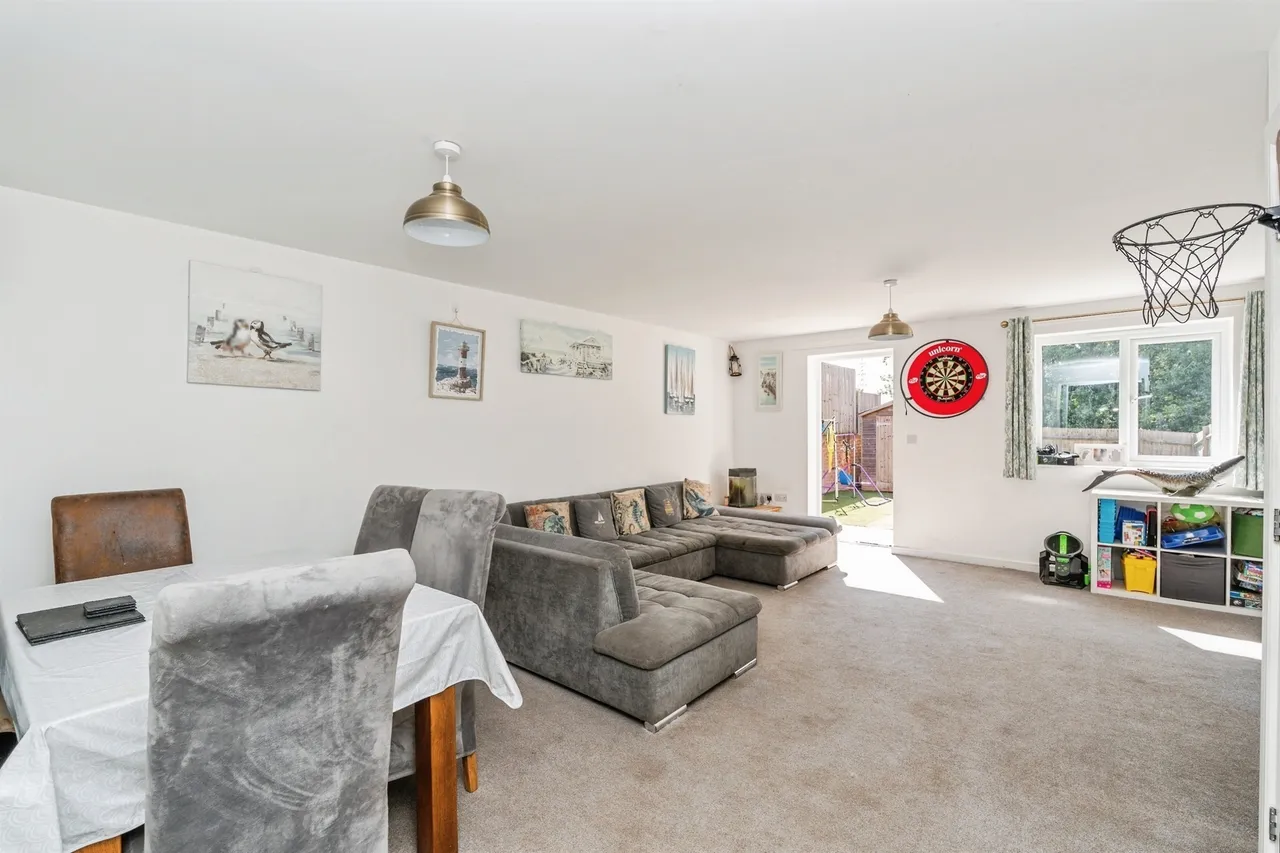Battenberg Close, Romsey, SO51, photo 3