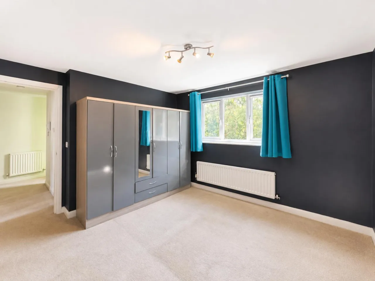 Violet Close, Huntington, photo 10