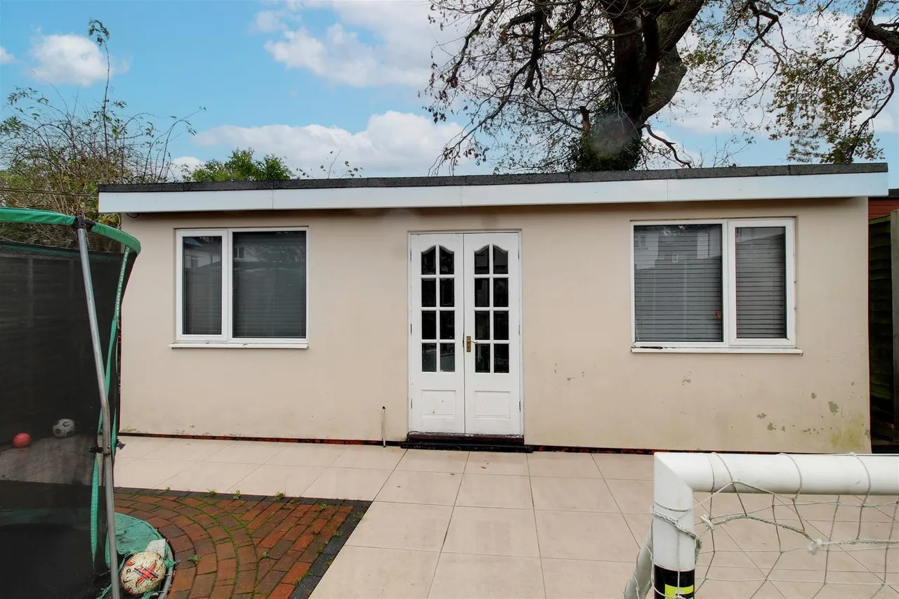 Windmore Avenue, Potters Bar EN6 3BE, photo 22