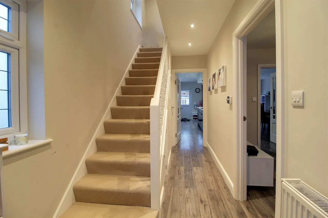 Windmore Avenue, Potters Bar EN6 3BE, photo 3