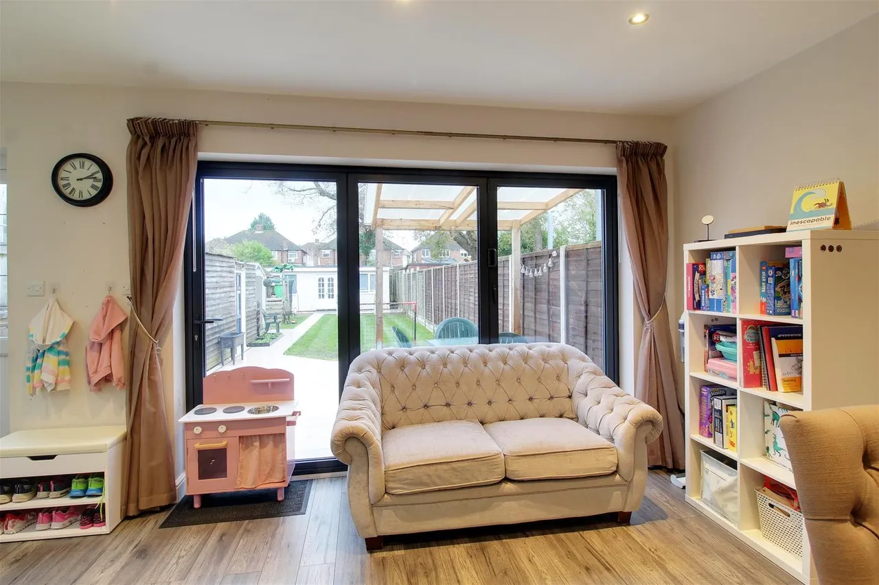 Windmore Avenue, Potters Bar EN6 3BE, photo 14