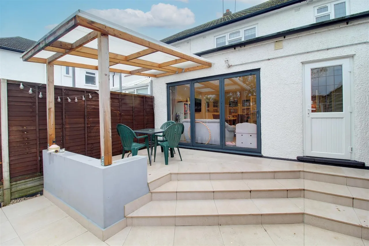 Windmore Avenue, Potters Bar EN6 3BE, photo 21