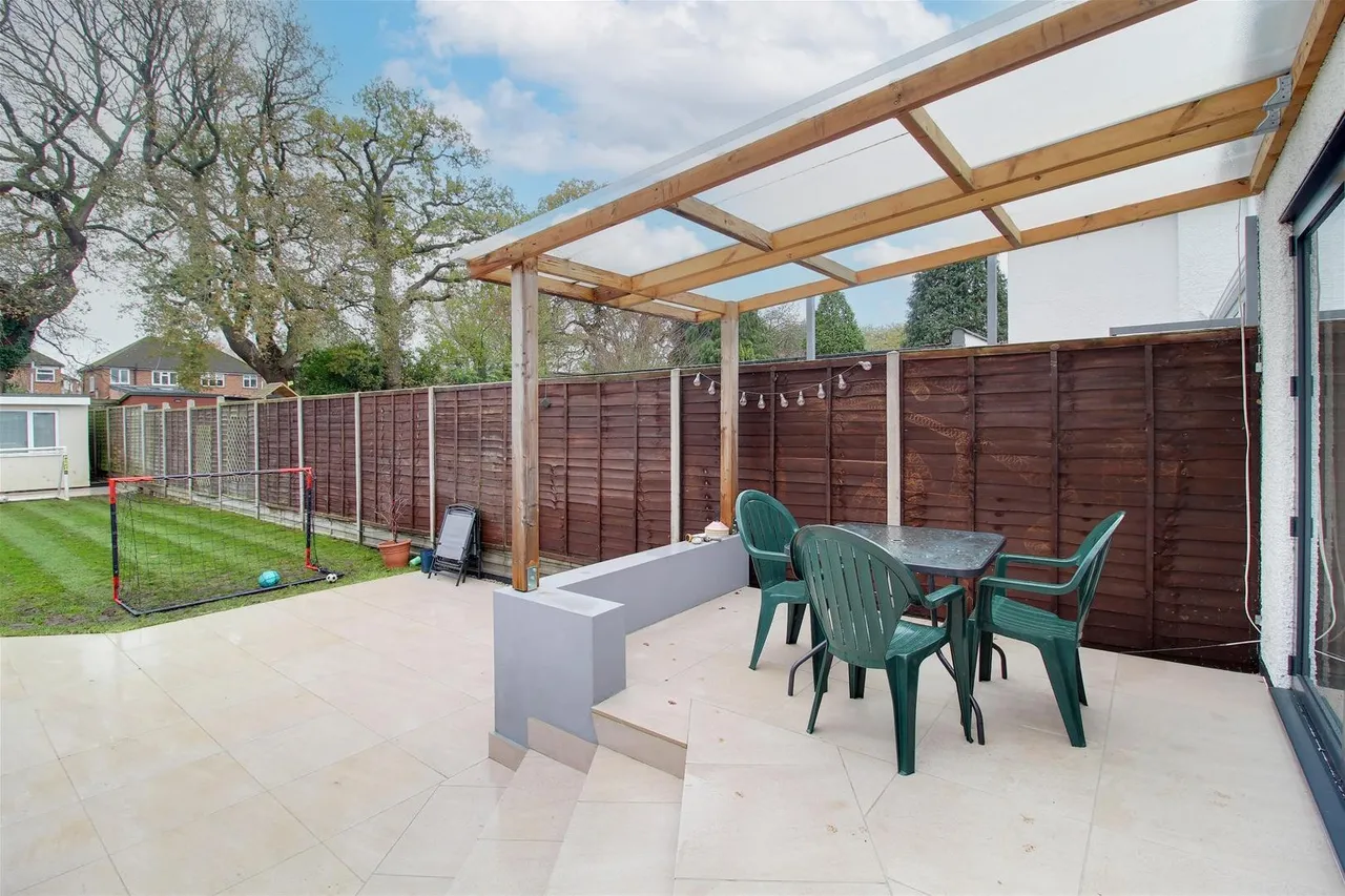 Windmore Avenue, Potters Bar EN6 3BE, photo 20