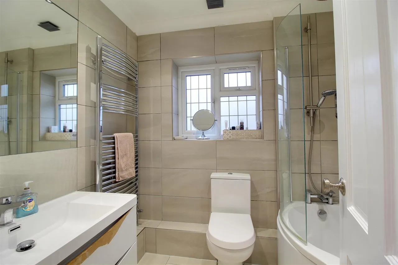 Windmore Avenue, Potters Bar EN6 3BE, photo 8