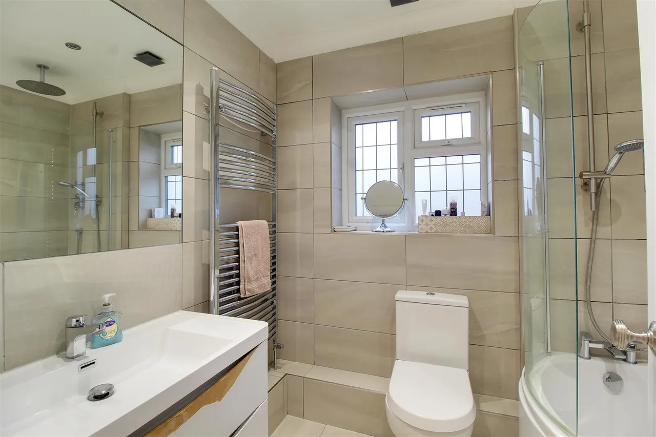 Windmore Avenue, Potters Bar EN6 3BE, photo 16