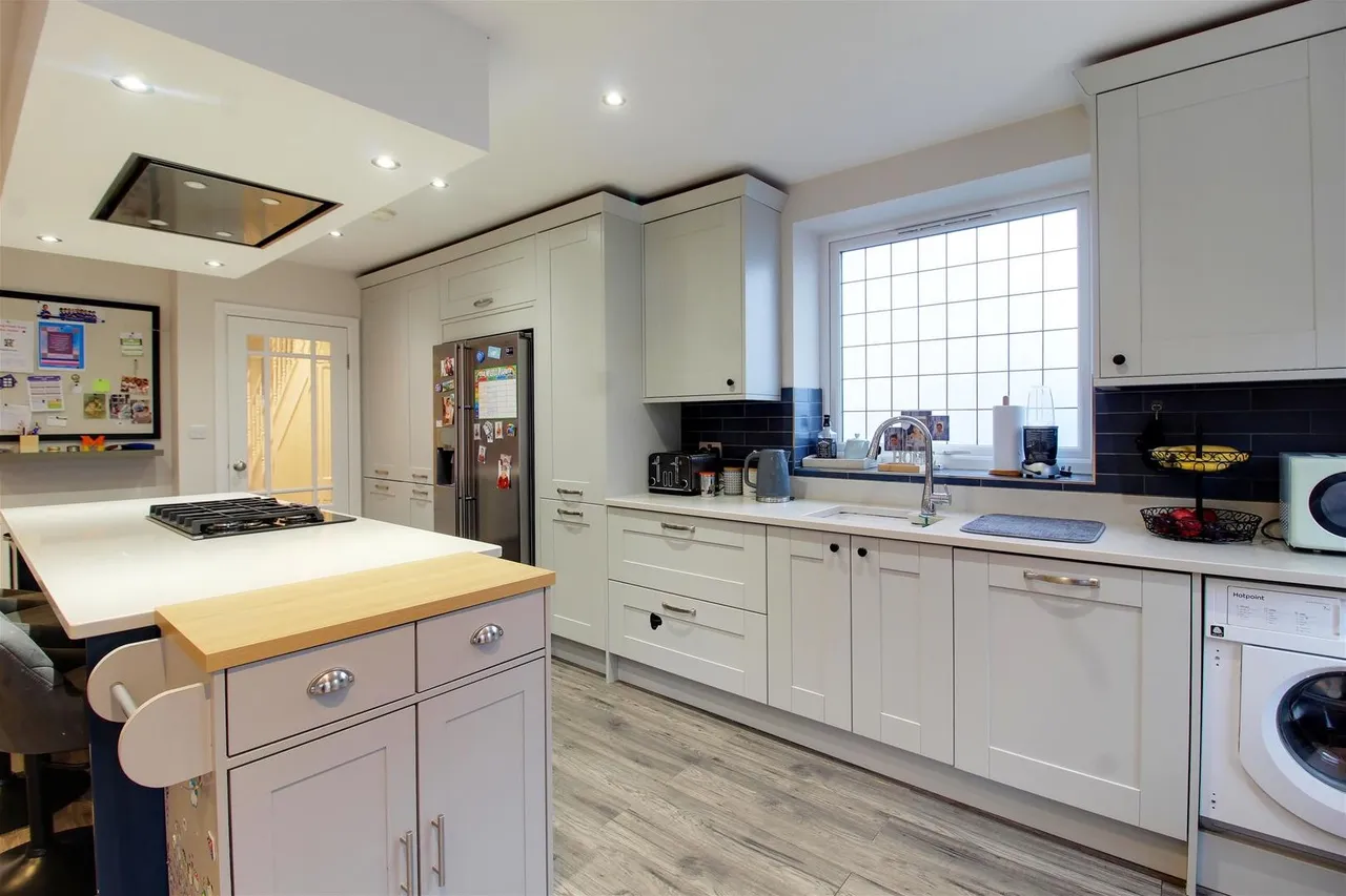 Windmore Avenue, Potters Bar EN6 3BE, photo 15