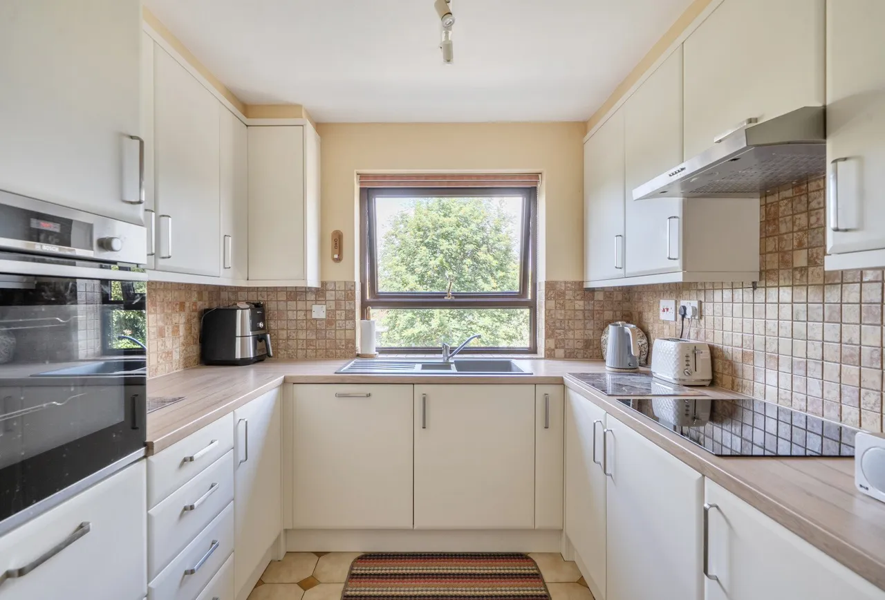 Brendon Close, Gloucestershire, Oldland Common, BS30 8QE, photo 6