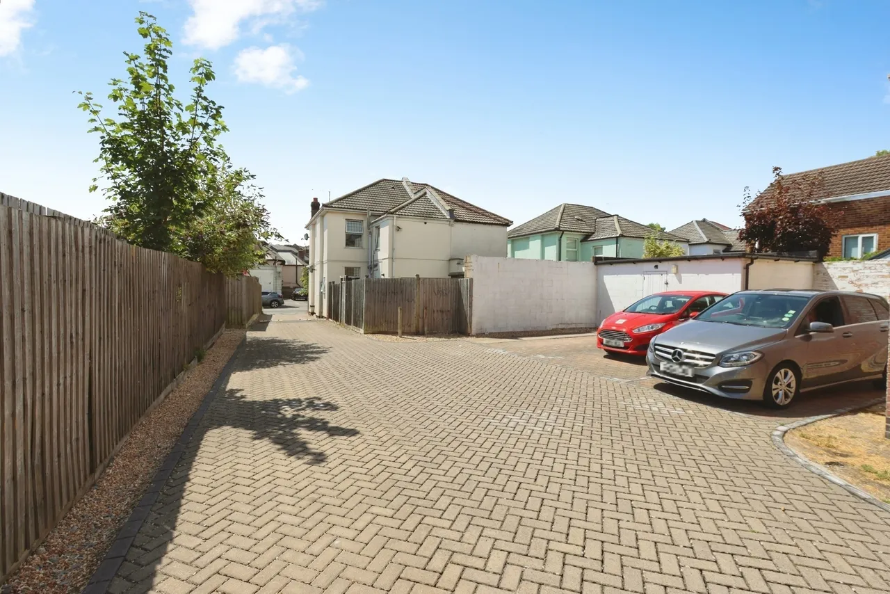 Avon Close, Bournemouth, BH8, photo 7