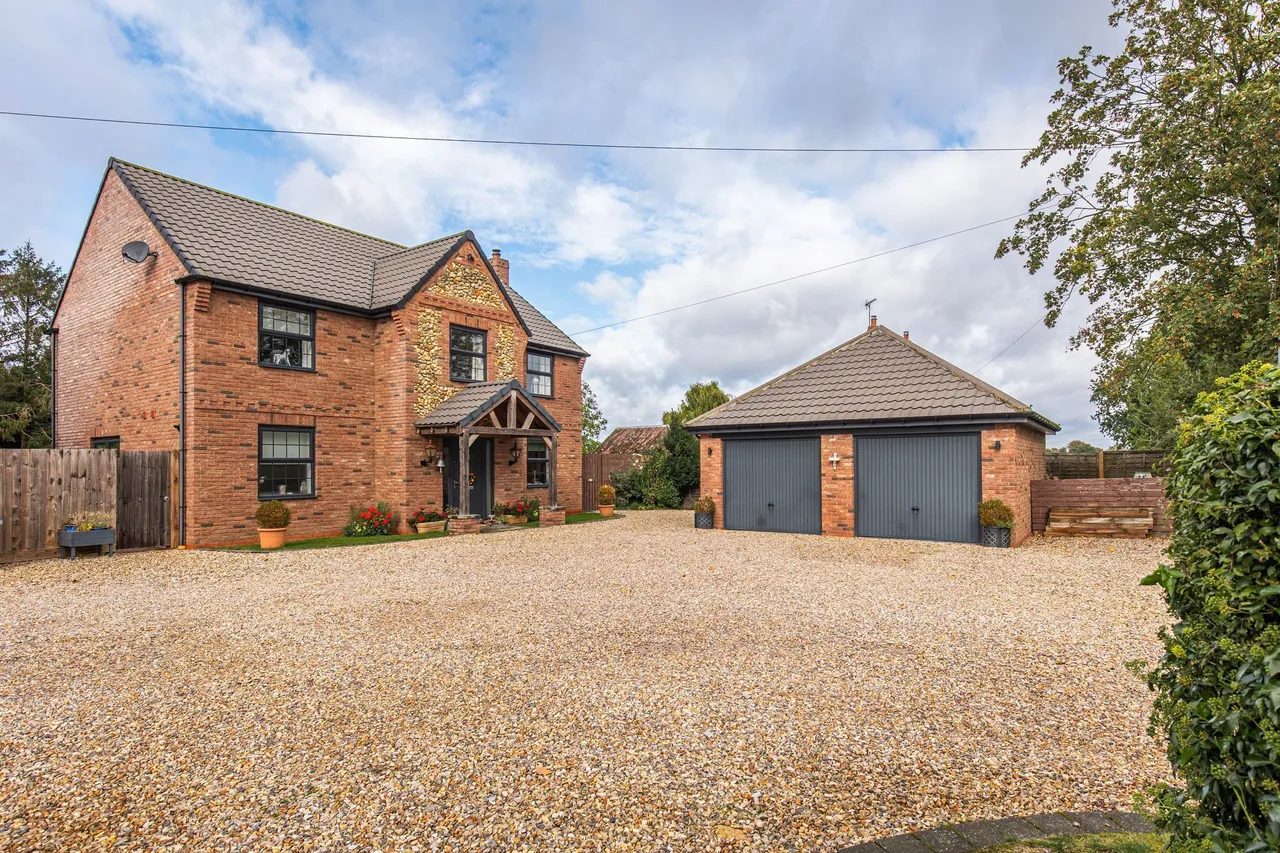 4 bed land for sale, A Charming Home in the Heart of Ashill