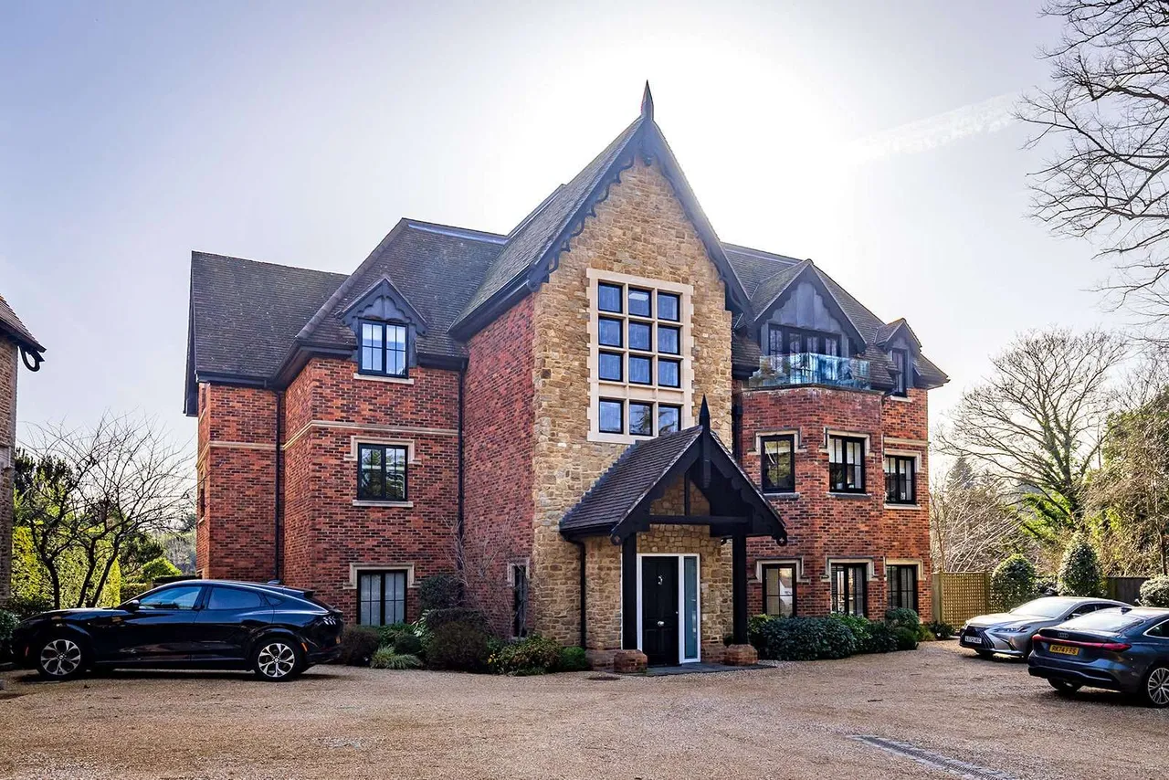 Langton Priory, Portsmouth Road, Guildford, Surrey, GU2 4AA, photo 6