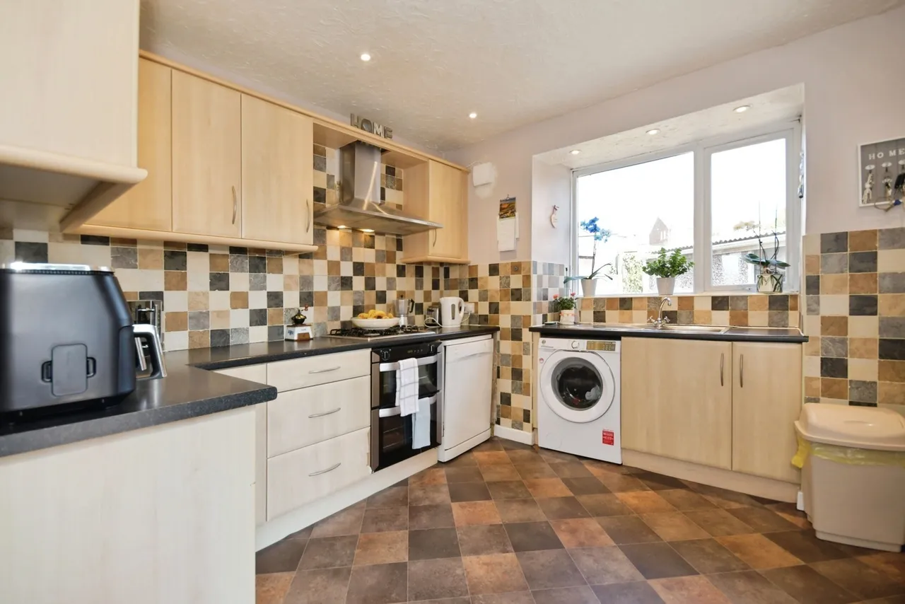 Bateman Close, New Whittington, S43, photo 2