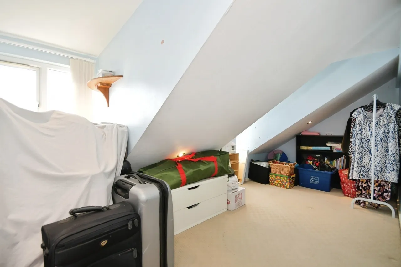 Bateman Close, New Whittington, S43, photo 17