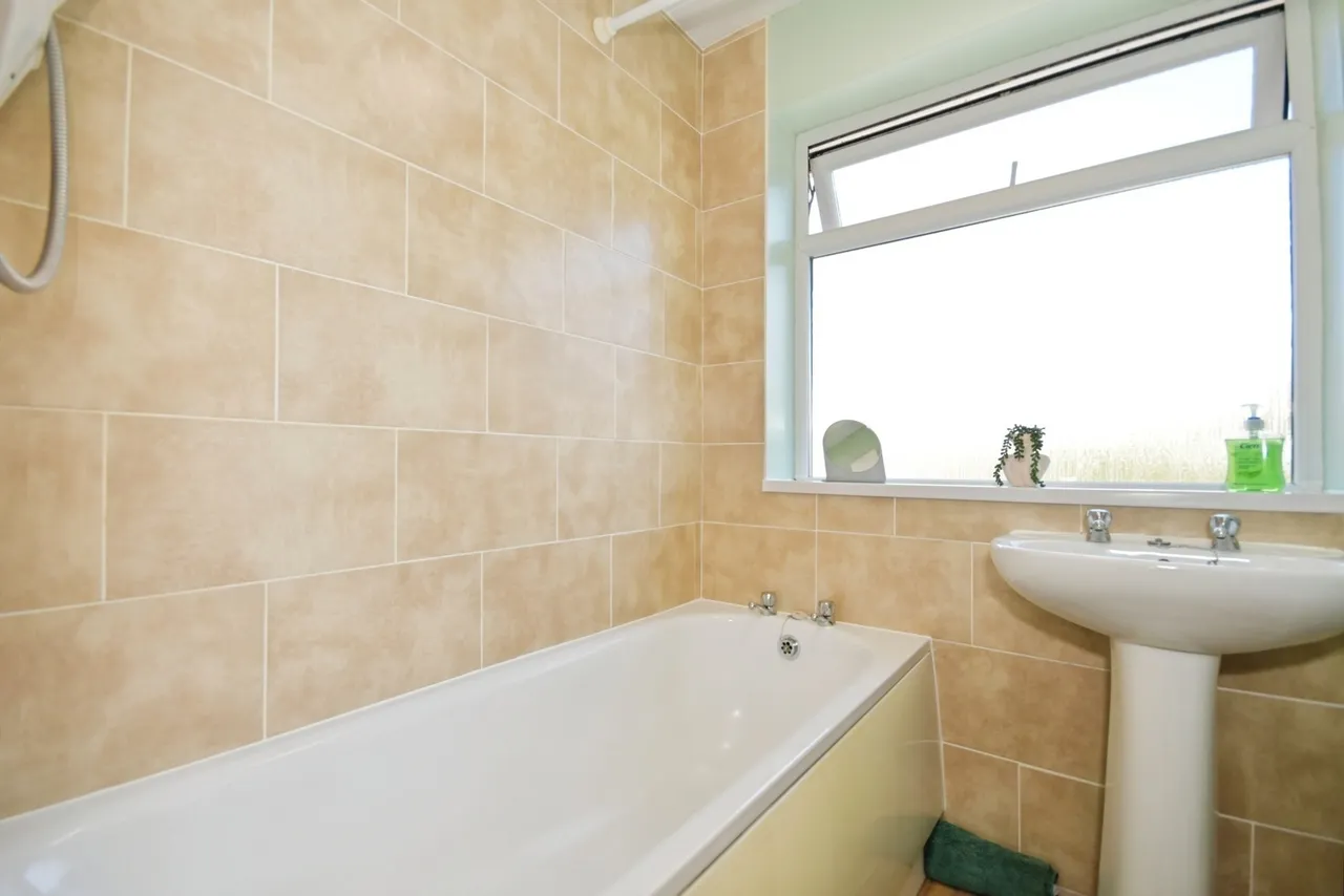 Bateman Close, New Whittington, S43, photo 8