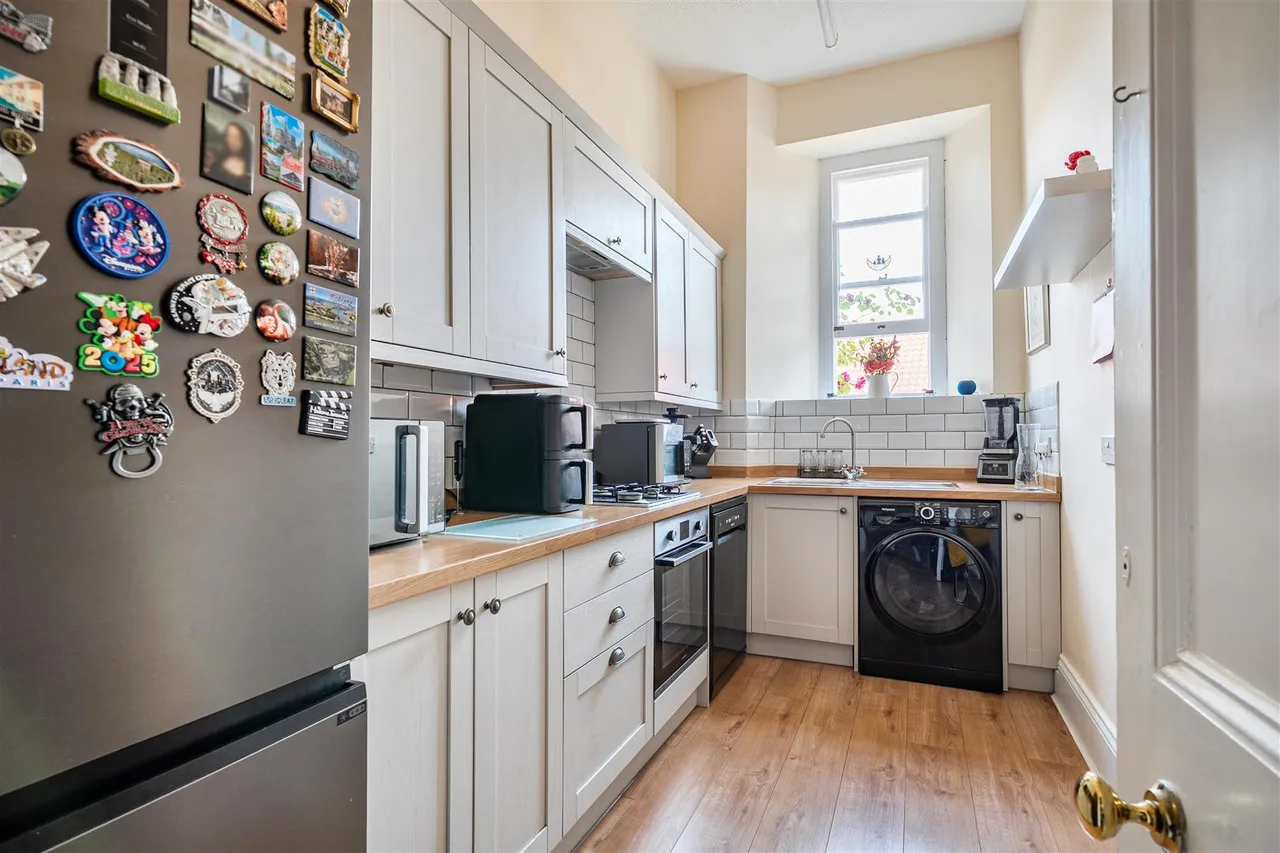 Derriads Lane, Chippenham, SN14, photo 6