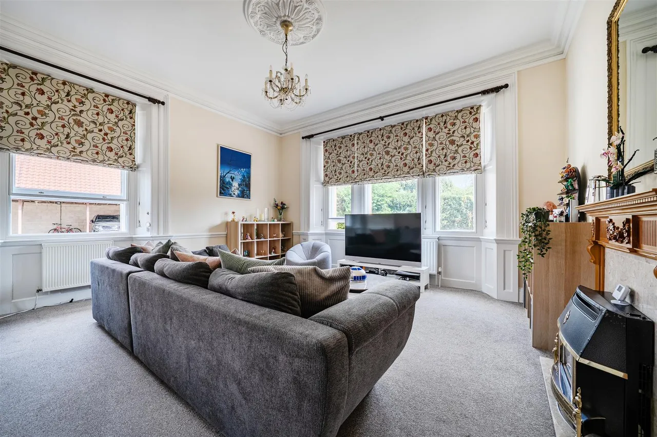 Derriads Lane, Chippenham, SN14, photo 4