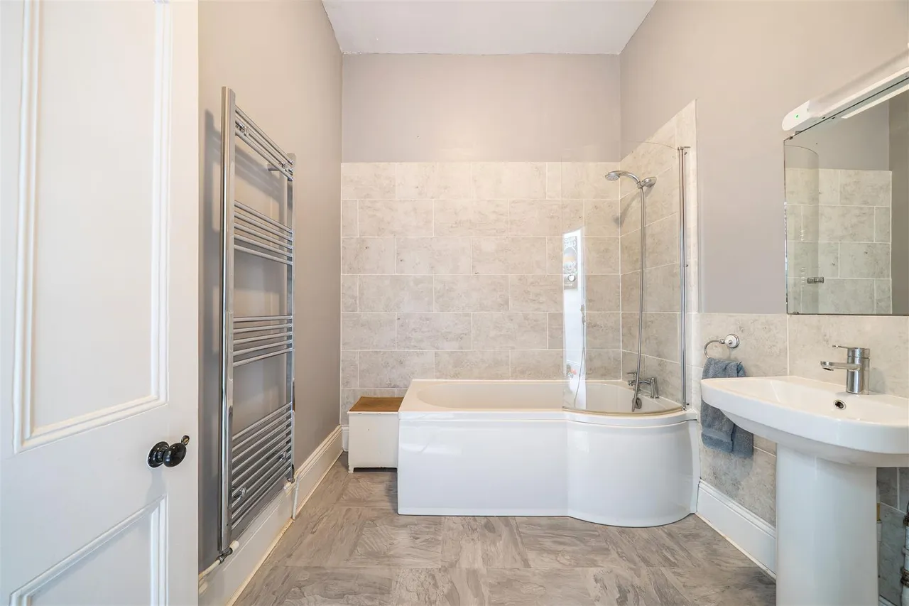 Derriads Lane, Chippenham, SN14, photo 9