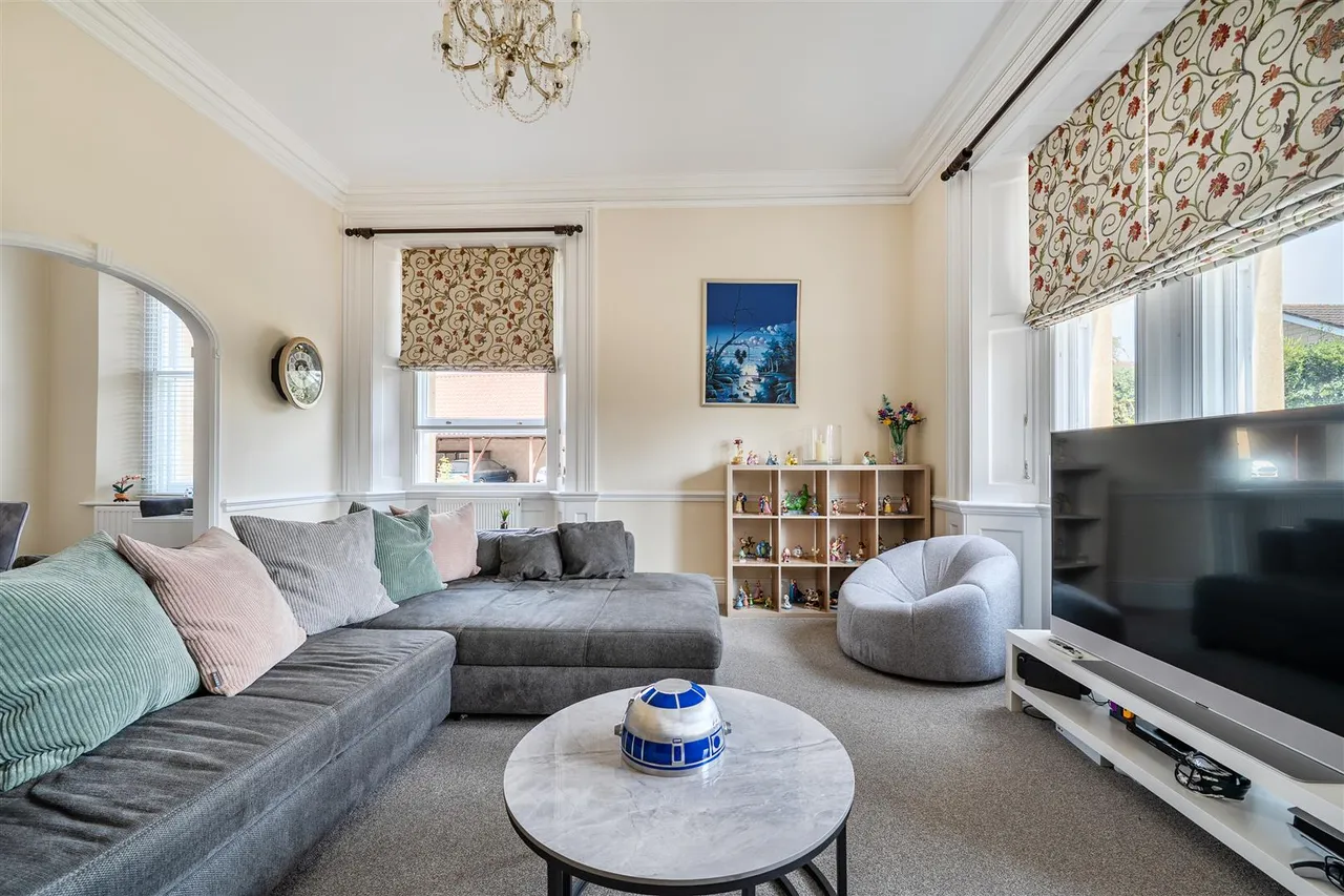 Derriads Lane, Chippenham, SN14, photo 3