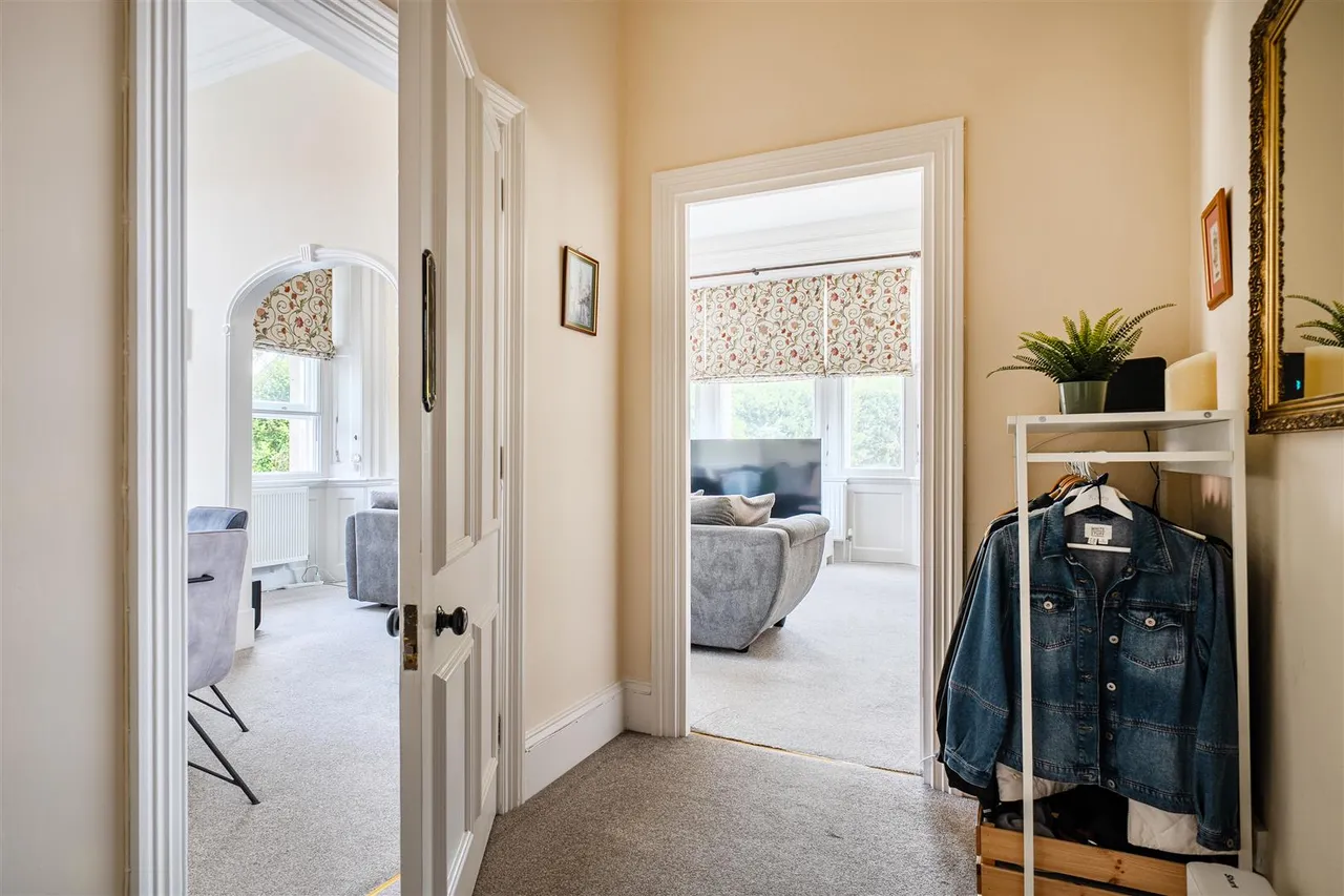 Derriads Lane, Chippenham, SN14, photo 5