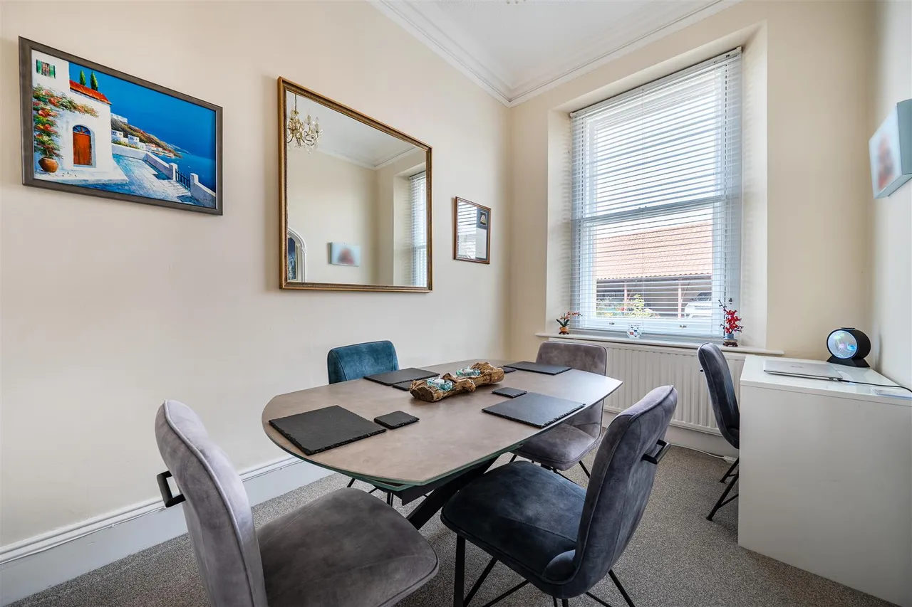 Derriads Lane, Chippenham, SN14, photo 7