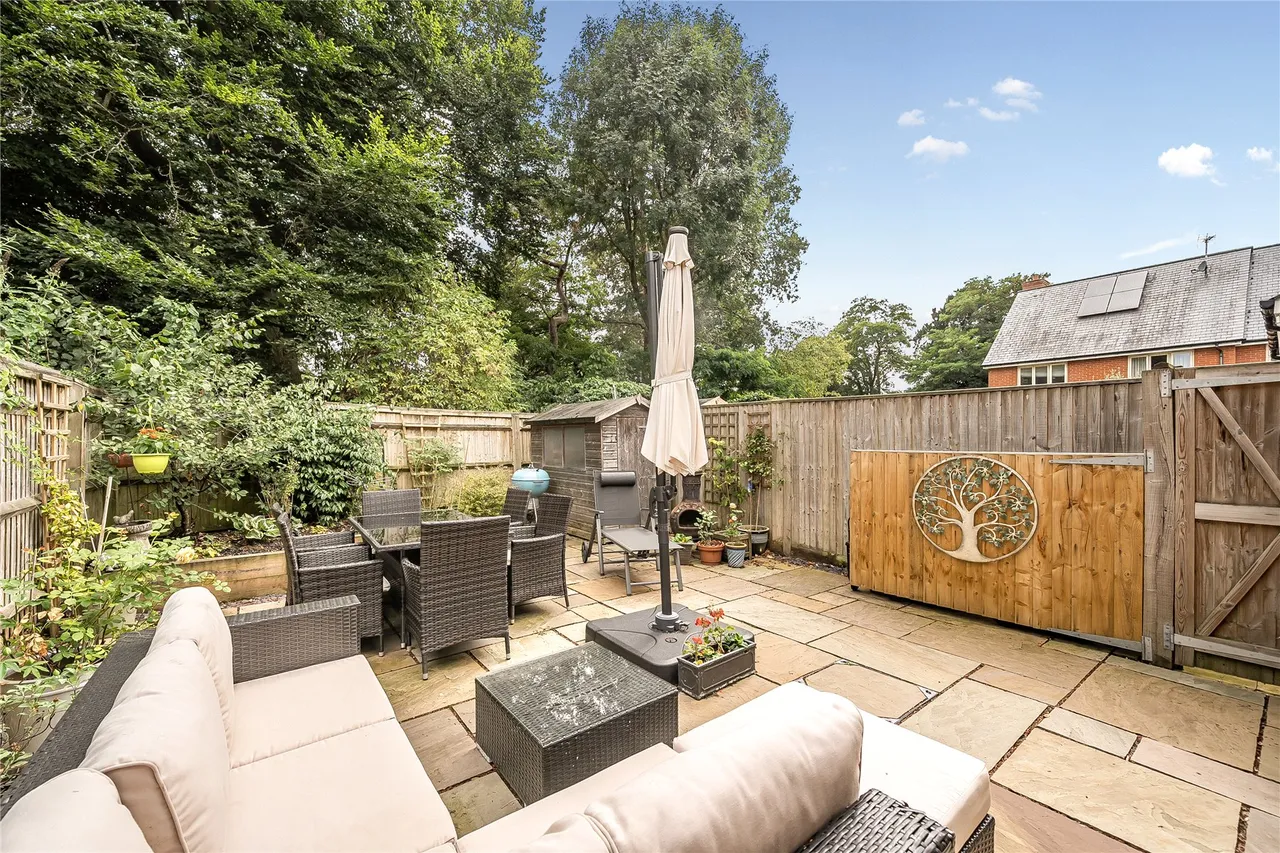 White Hart Close, Ripley, GU23, photo 3