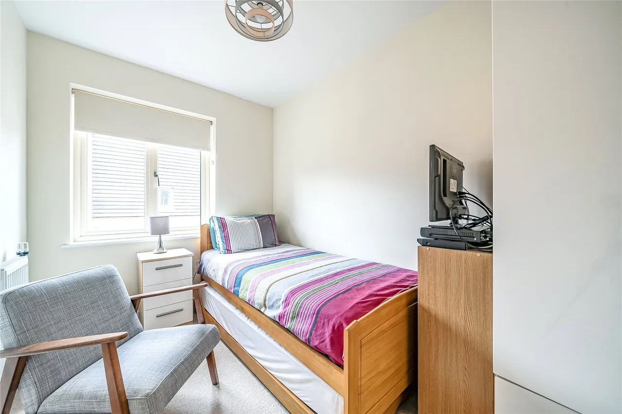 White Hart Close, Ripley, GU23, photo 13