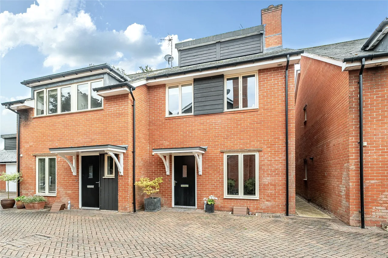 3 bed house for sale, White Hart Close, Ripley, GU23