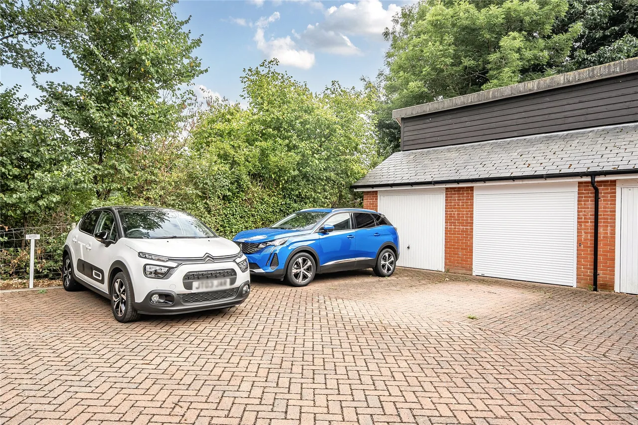 White Hart Close, Ripley, GU23, photo 16