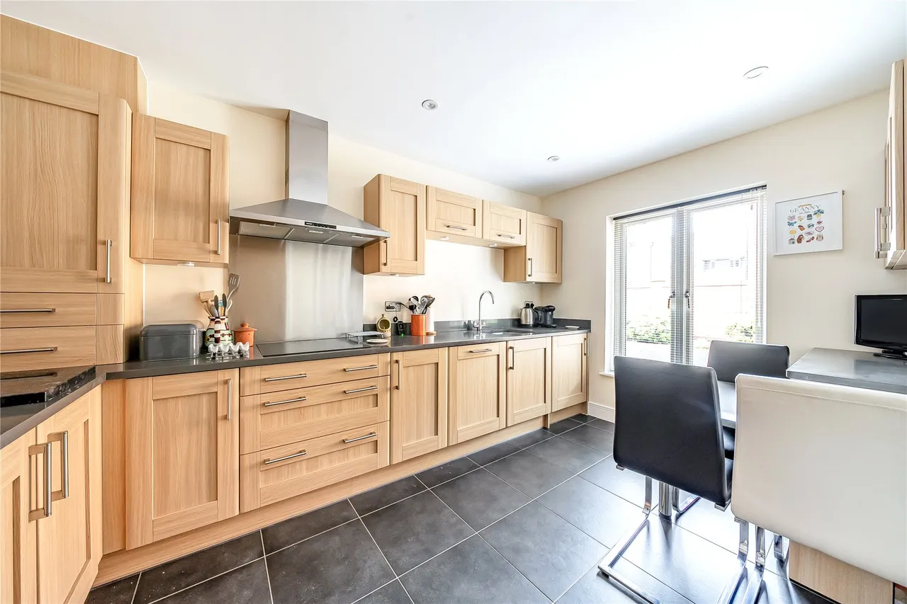 White Hart Close, Ripley, GU23, photo 2