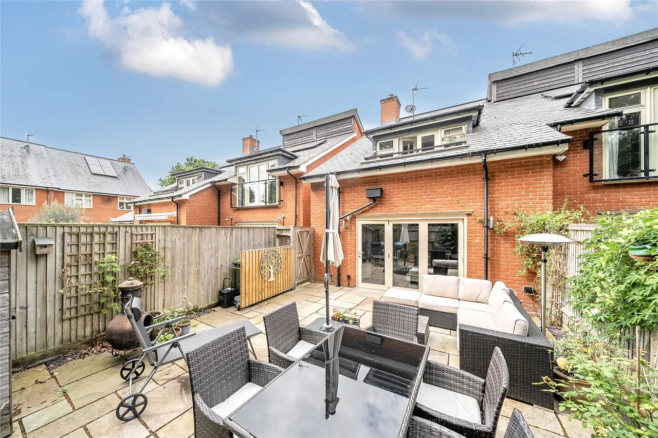 White Hart Close, Ripley, GU23, photo 15