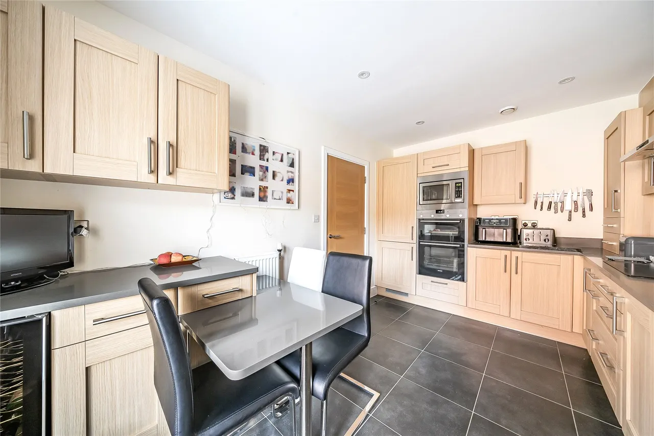 White Hart Close, Ripley, GU23, photo 6