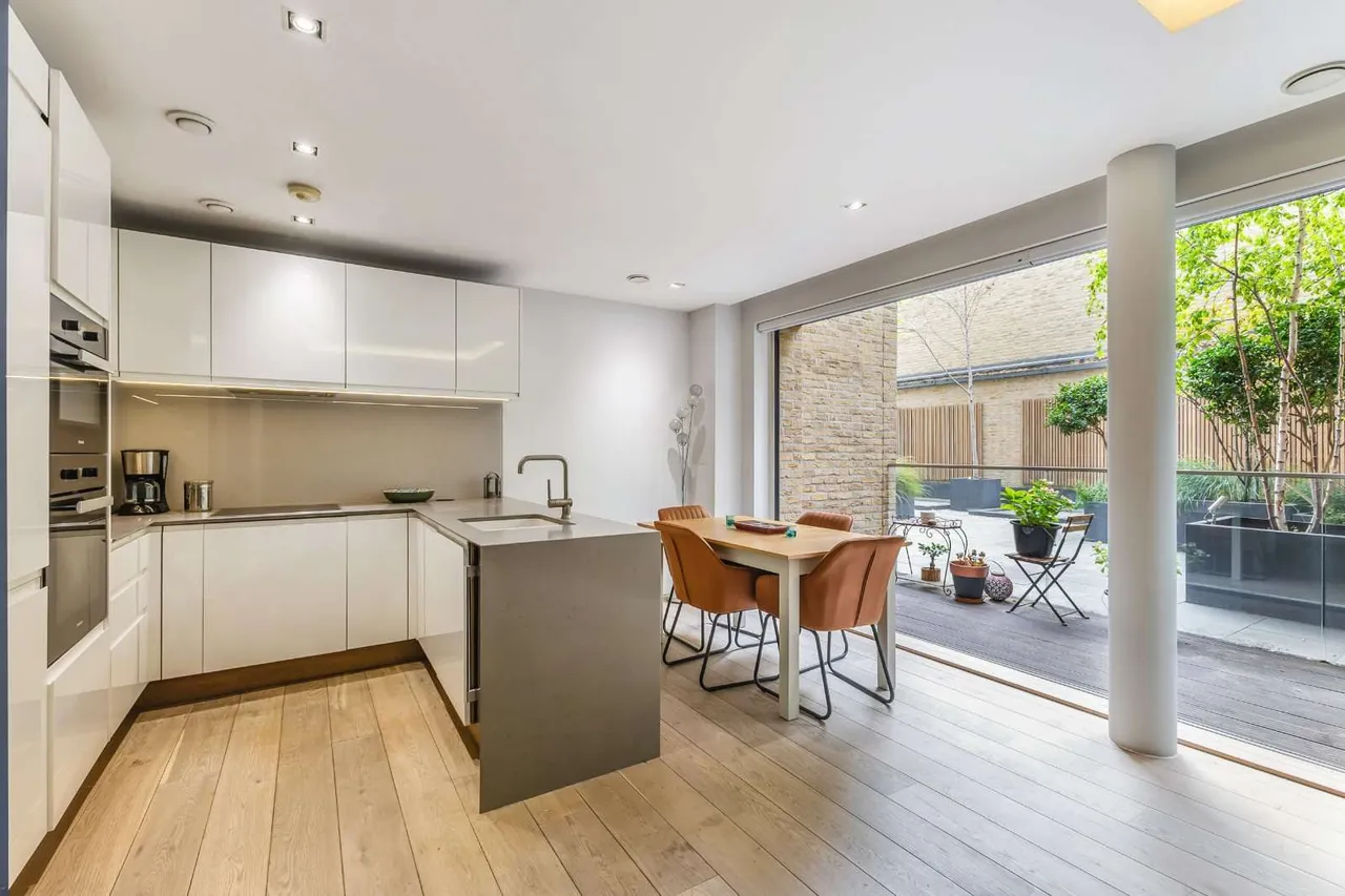 2 bed flat for sale — Farm Lane, Fulham, London, SW6 1QA