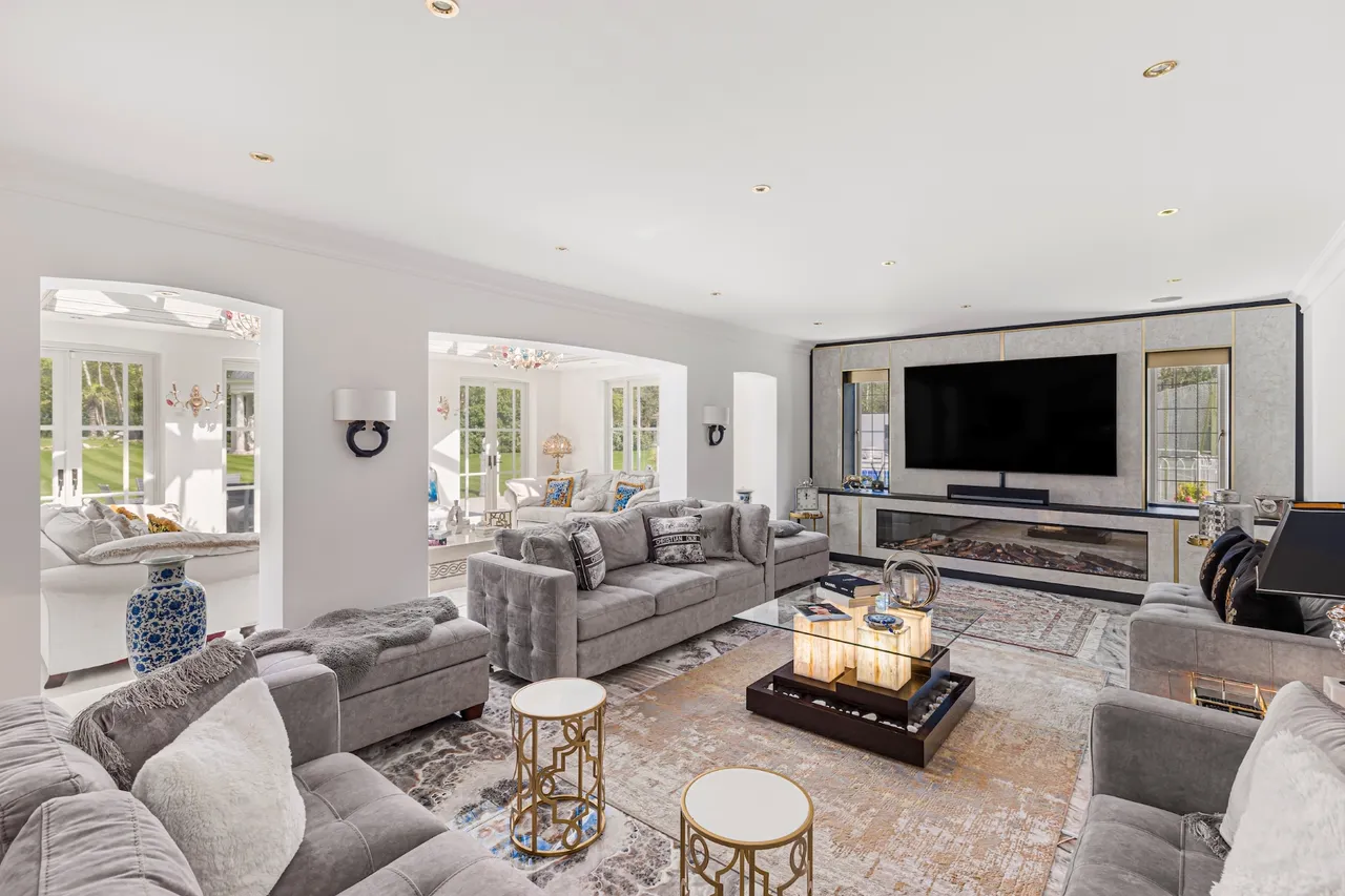 Shai Mansion, Byfleet Road, Cobham, Surrey, photo 5