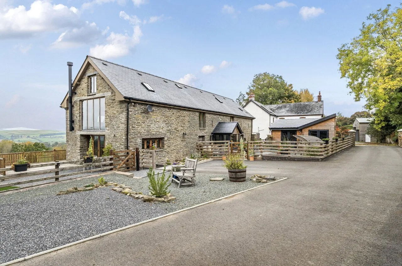 6 bed barn conversion for sale — Hundred House, Llandrindod Wells, Powys, LD1 5RR