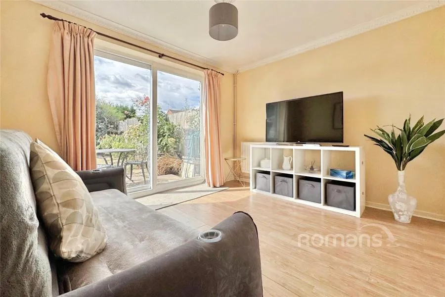 May Close, Owlsmoor, GU47, photo 4