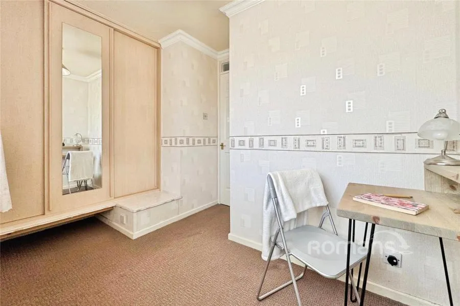 May Close, Owlsmoor, GU47, photo 9