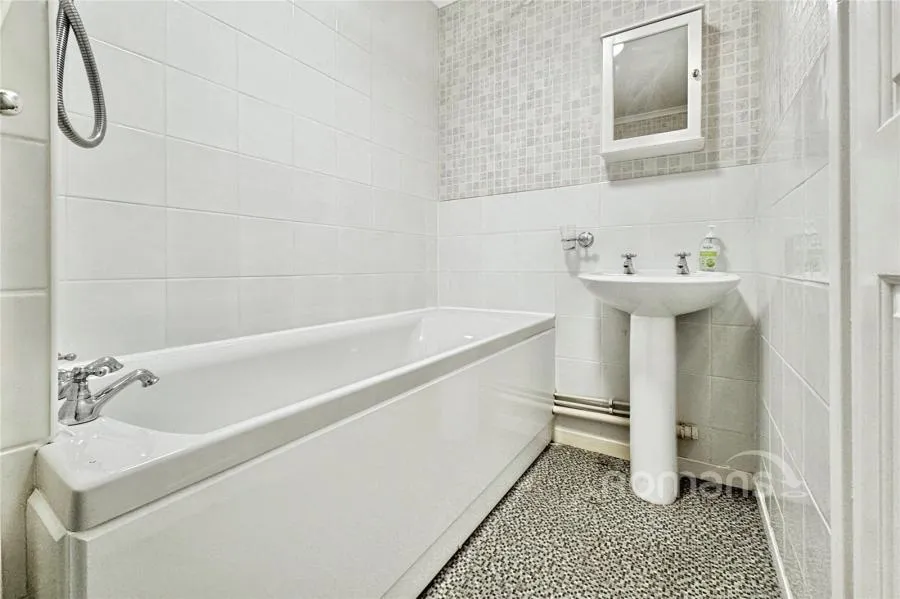 May Close, Owlsmoor, GU47, photo 10