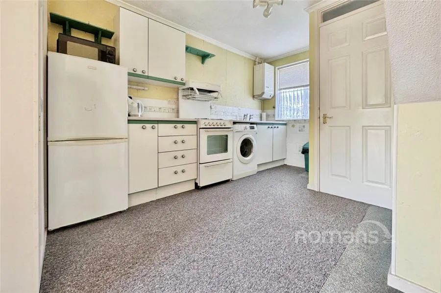 May Close, Owlsmoor, GU47, photo 5