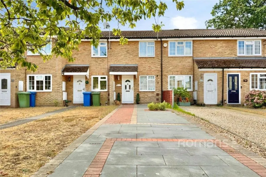 2 bed house for sale, May Close, Owlsmoor, GU47