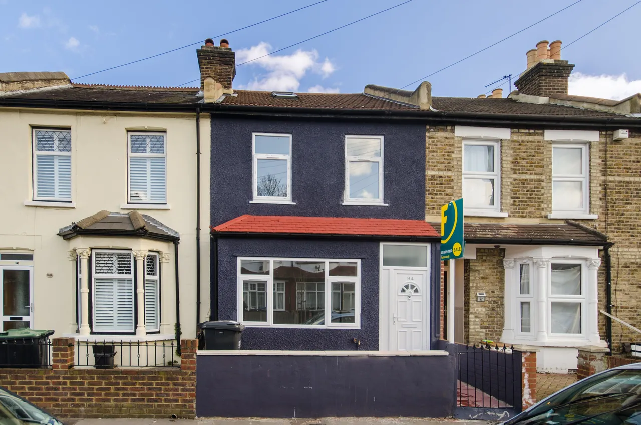 4 bed house for sale — 94 Woodcroft Road, Thornton Heath