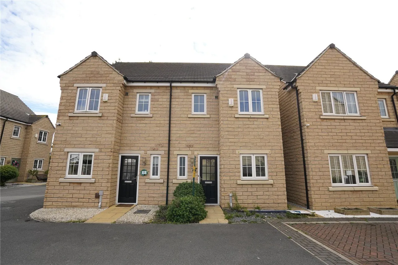 3 bed house for sale, Imperial Close, Wakefield, WF2