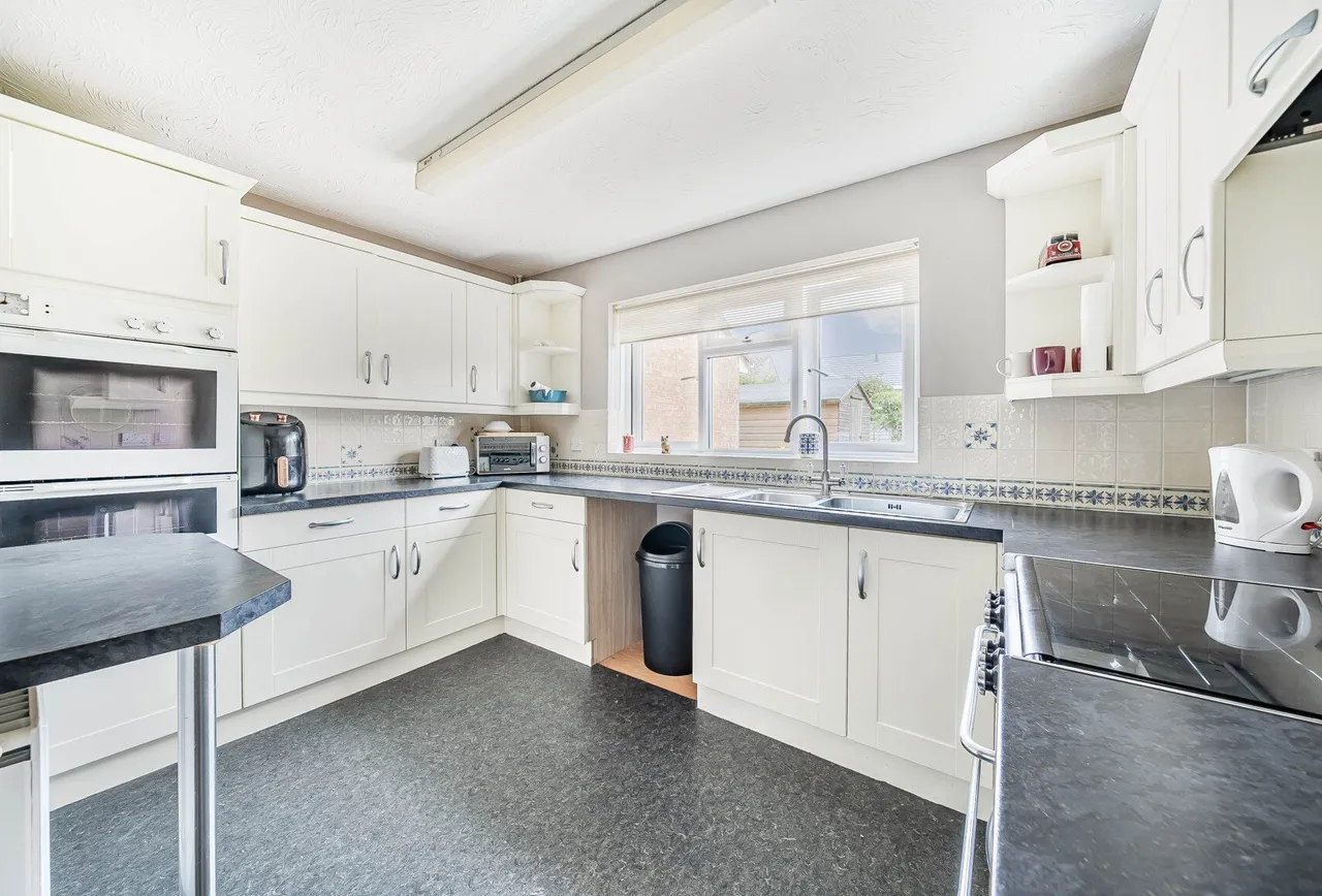 Naishes Avenue, Somerset, Peasedown St. John, BA2 8TW, photo 2