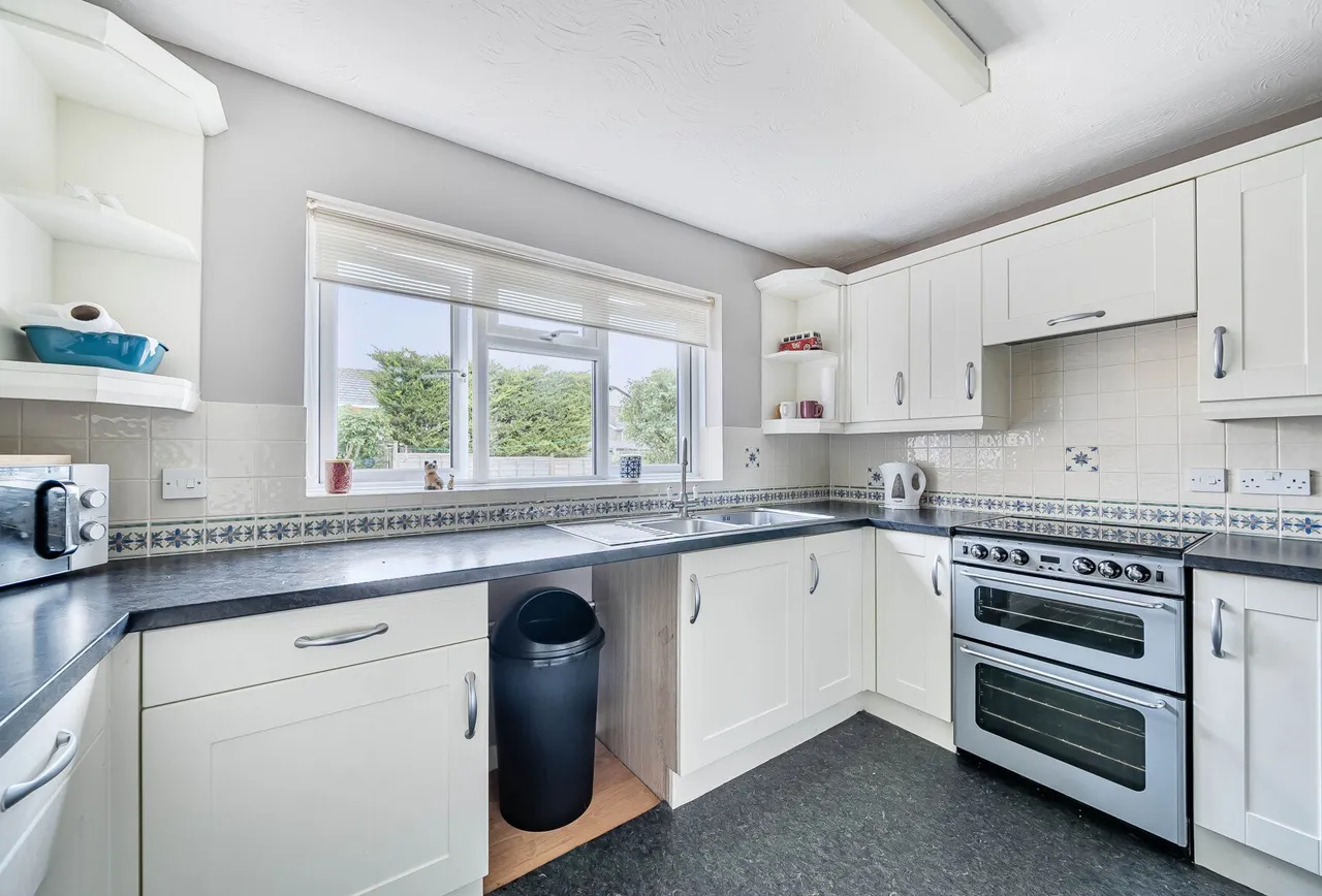 Naishes Avenue, Somerset, Peasedown St. John, BA2 8TW, photo 6