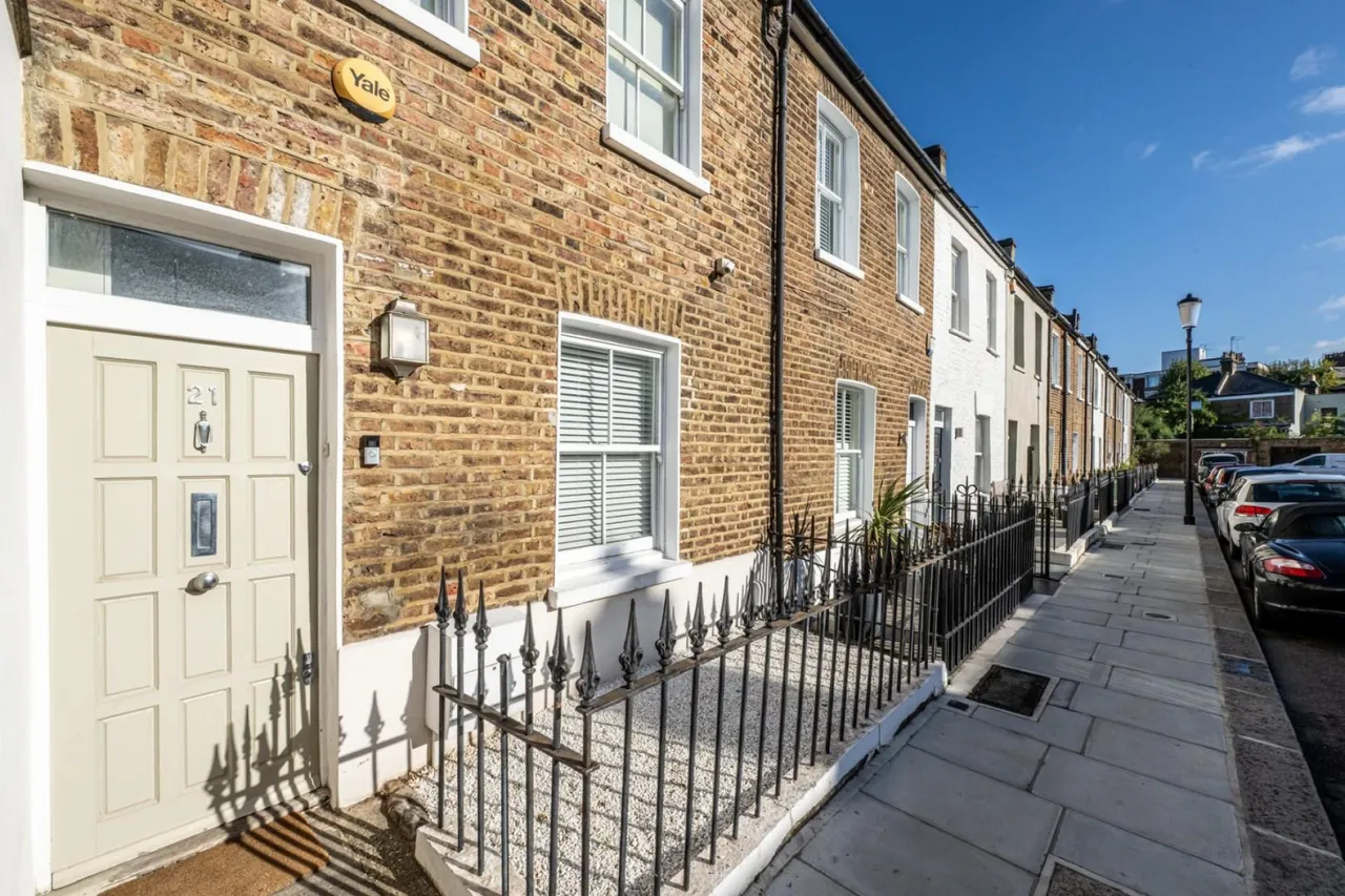 3 bed house for sale, Snarsgate Street, W10