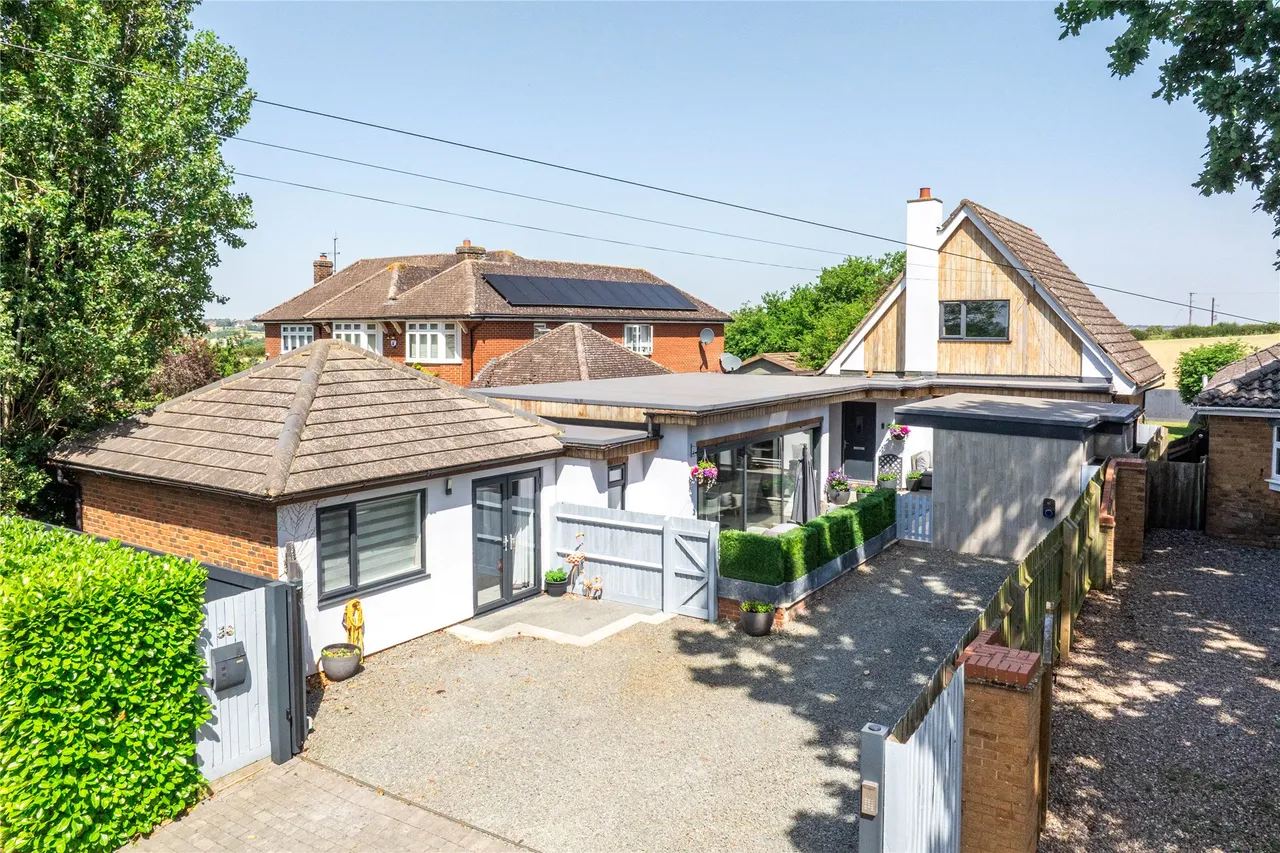 4 bed flat for sale, York Road, Wollaston, NN29