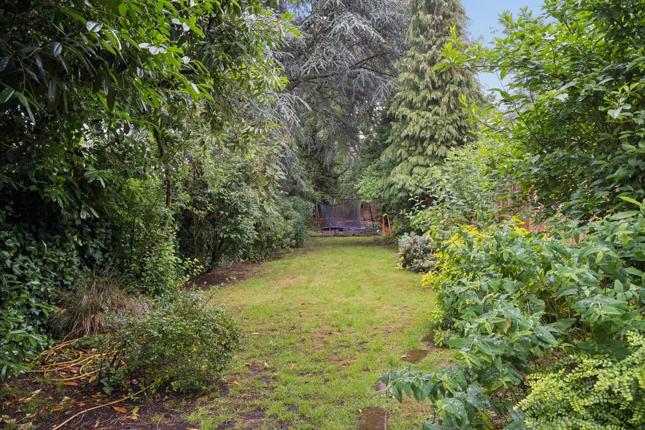 Little Bushey Lane, Bushey, Bushey, WD23 4RN, photo 4