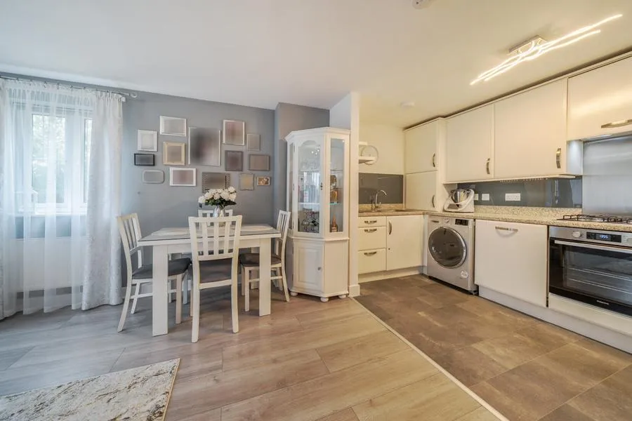 Gomer Road, Bagshot, GU19, photo 6