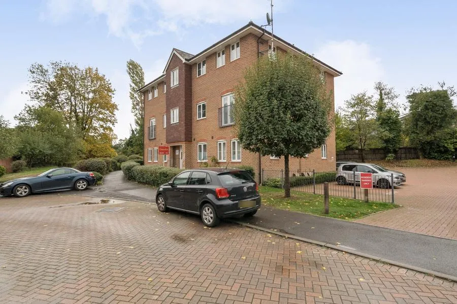Gomer Road, Bagshot, GU19, photo 12