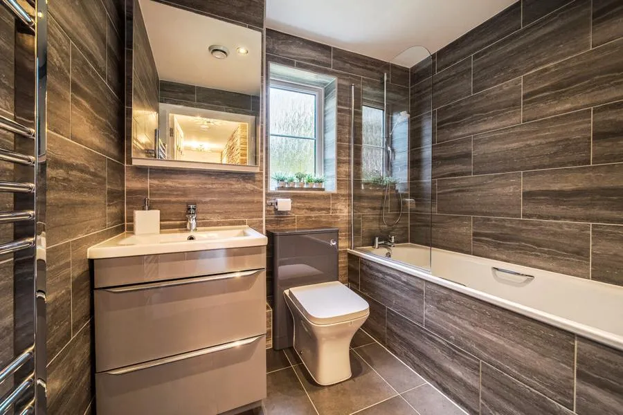 Gomer Road, Bagshot, GU19, photo 3