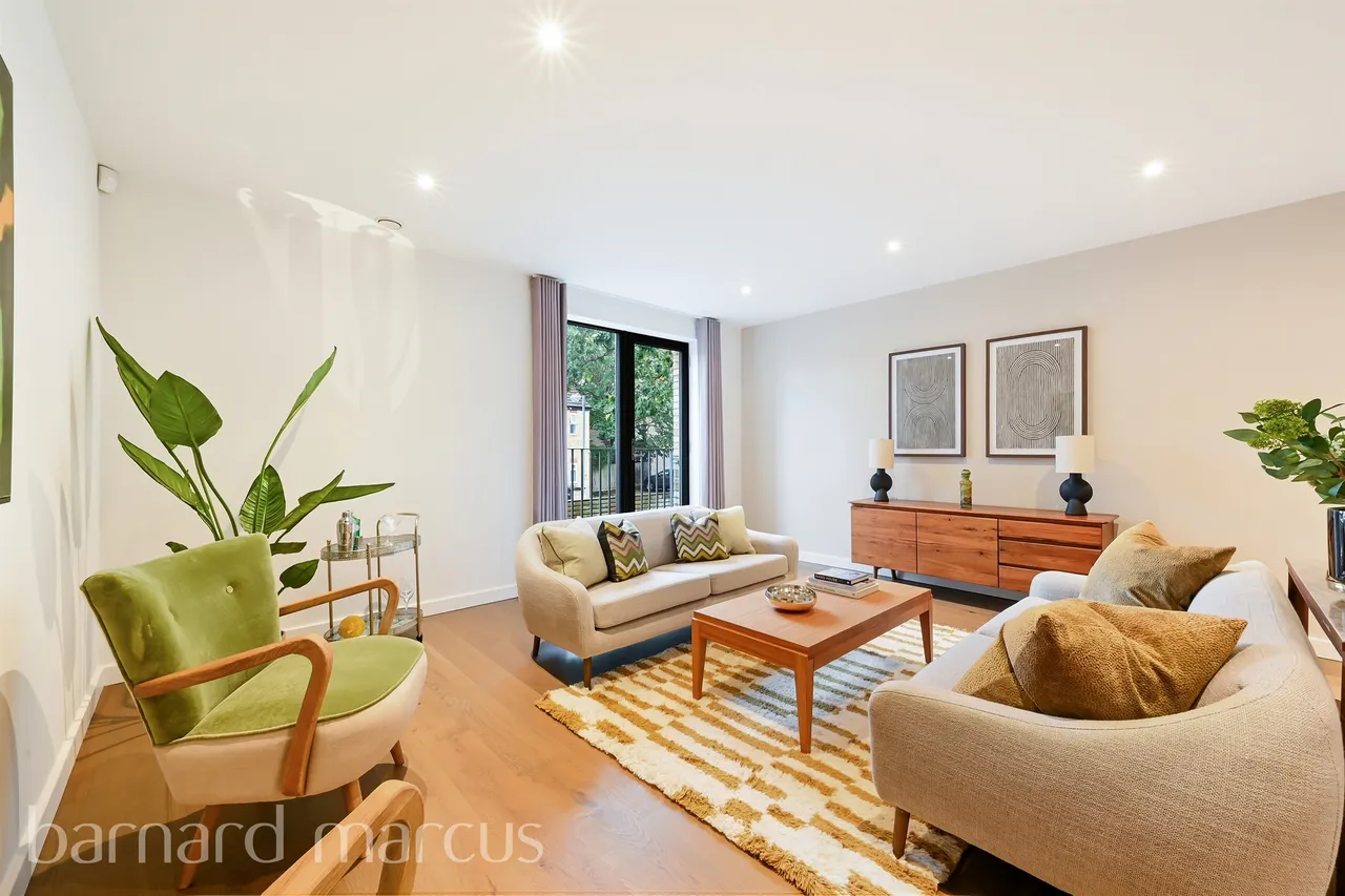 Beatrice Place, London, SW19, photo 2